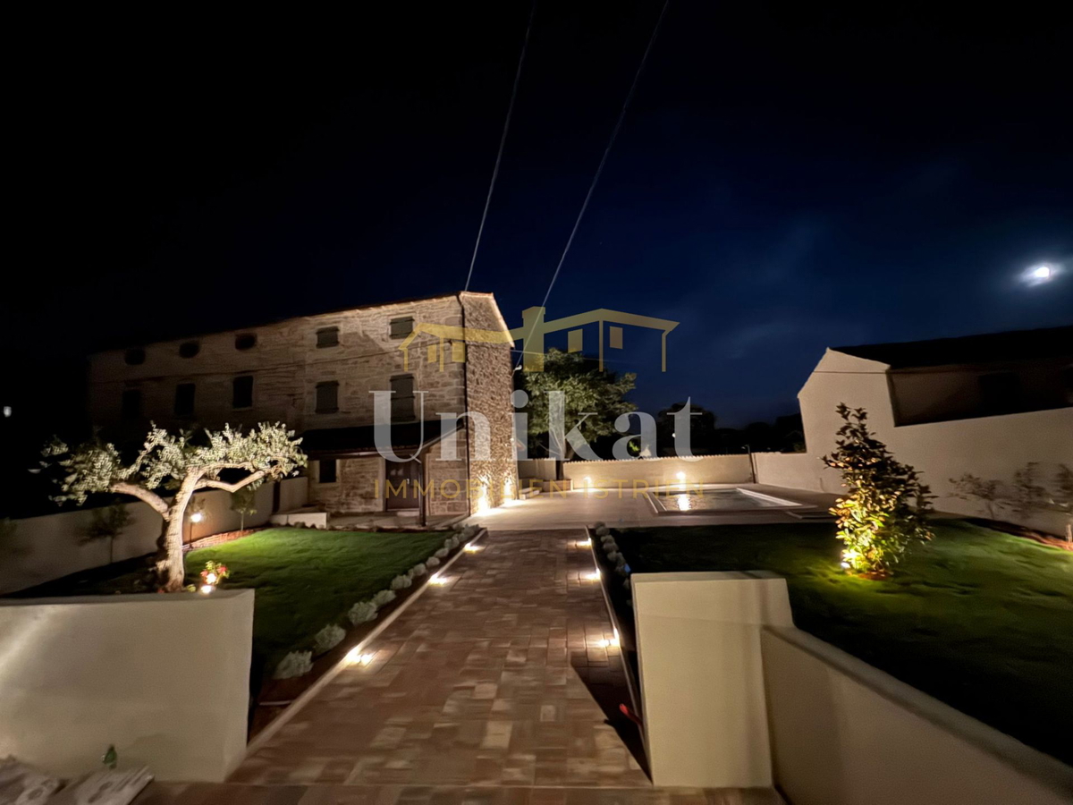 Casa in pietra ristrutturata con piscina